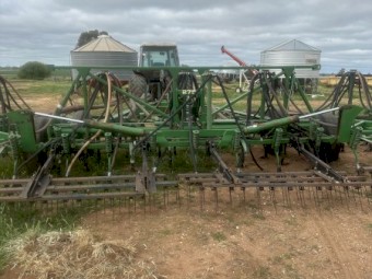 John Deere 275 Air Seeder Bar