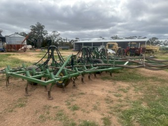 John Deere 275 Air Seeder Bar