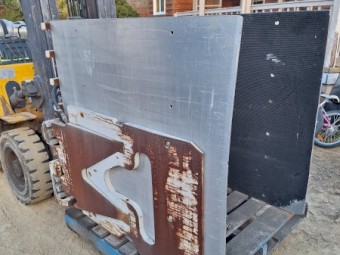 Under Auction - (A256) Cascade Wool Bale Grab Suit Forklift