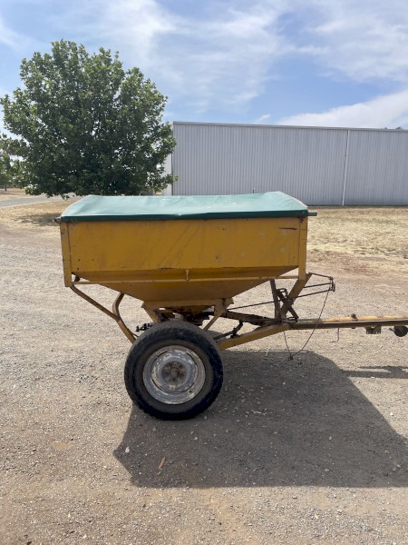 Grain feeder and auger