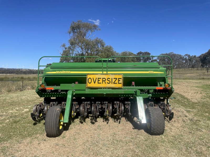 John Deere 1590 single disc planter 