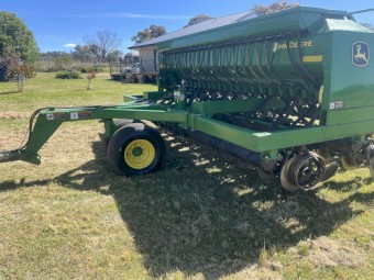 John Deere 1590 single disc planter 