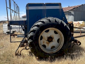 Agrow drill seeder with roller