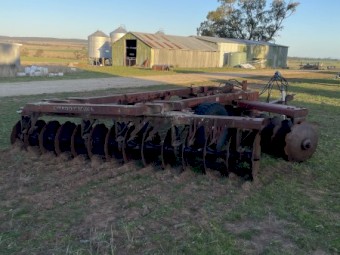 International 28 plate disc plough