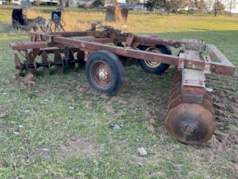 International 28 plate disc plough