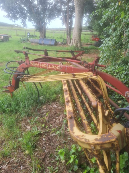New Holland 258 Hay Rake