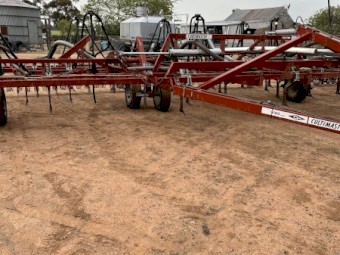 Gason 5100 air seeder and 1850 cart