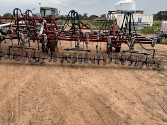 Gason 5100 air seeder and 1850 cart