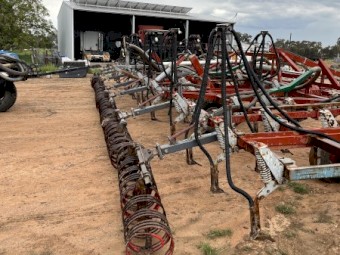 Gason 5100 air seeder and 1850 cart