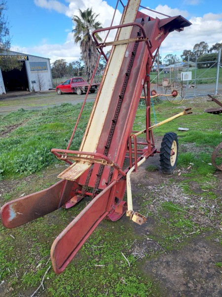 New Holland 471 Hay Loader