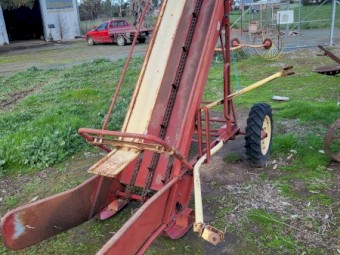 New Holland 471 Hay Loader