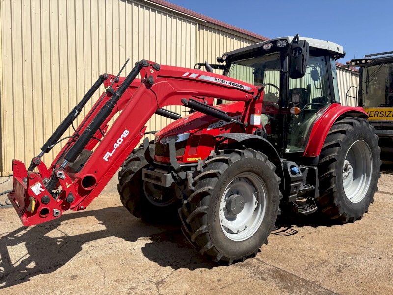 Massey Ferguson 5711S