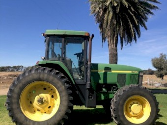 John Deere 7710 Tractor