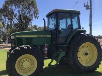 John Deere 7710 Tractor
