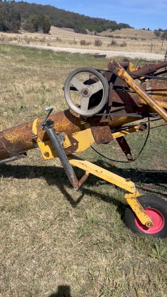 Delarue grain auger