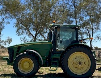John Deere 8225R Tractor