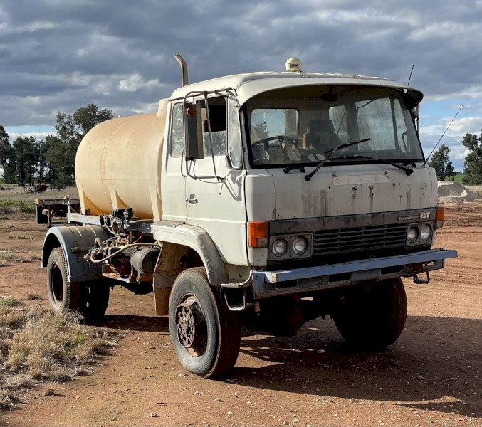 Hino GT175 4WD Spray Truck