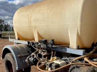 Hino GT175 4WD Spray Truck