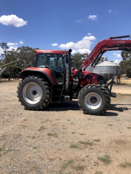 Case IH CVX 120 FWA/FWD Tractor / Front End Loader