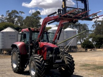 Case IH CVX 120 FWA/FWD Tractor / Front End Loader