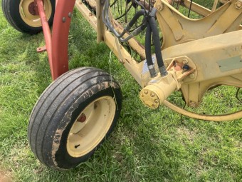 New Holland 258 and 260 hay rakes