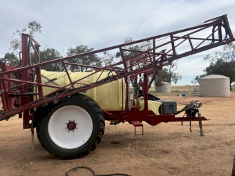 Hardi 4224 Boom Spray