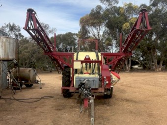 Hardi 4224 Boom Spray