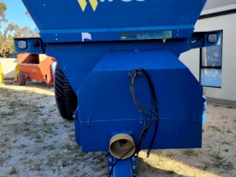 Ex Demo West 3000 Dual Spreader
