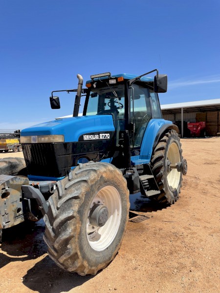 New Holland 8770 FWA