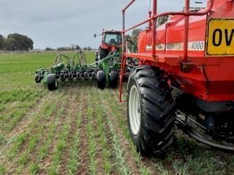 John Deere 1890 Disc Airseeder and Air Cart