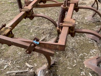 3 pt linkage 1972 David Brown chisel plough 