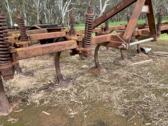 3 pt linkage 1972 David Brown chisel plough 