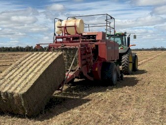 Case IH 8585 Big Square Baler