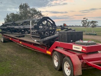 2017 Macdon D65 Draper Front