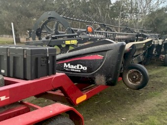 2017 Macdon D65 Draper Front