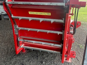 WMI square bale feeder  