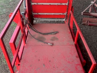 WMI square bale feeder  