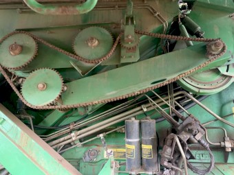 1996 John Deere 9600 Header with Canola Front