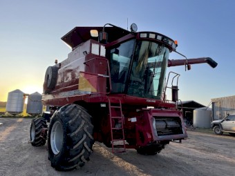 2005 Case IH 2388 Extreme Header with 2062 36ft Front