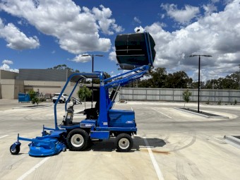 ISEKI SF330 72inch Out-front mower 2001