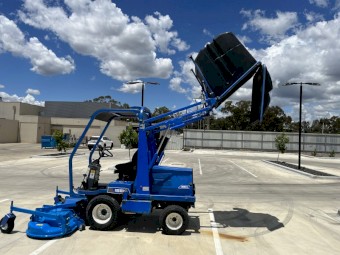 ISEKI SF330 72inch Out-front mower 2001