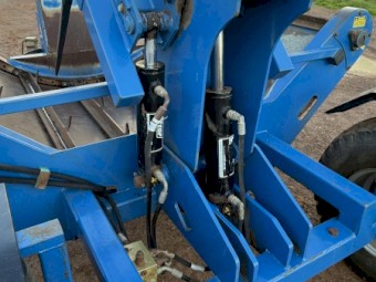 McIntosh 2 bale feeder