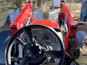 Case IH Maxxum 140 Tractor with FEL