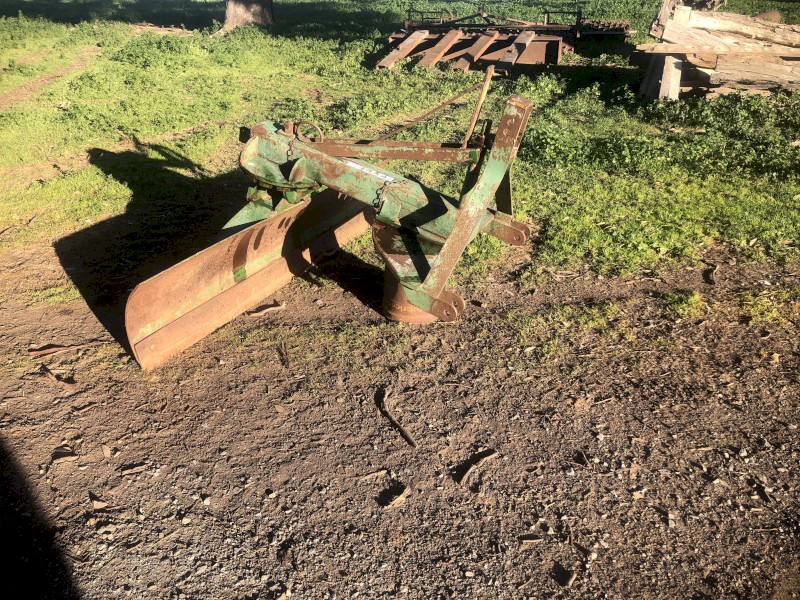 Treller linkage blade