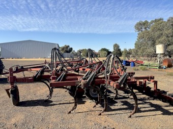 Case IH 4300 airseeder bar
