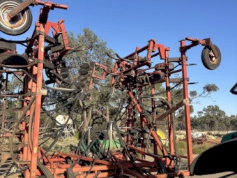 Case IH 4300 airseeder bar