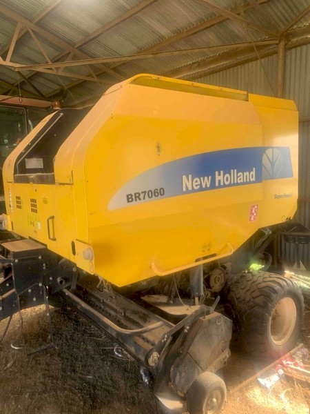 Under Auction - (A159)  New Holland BR7060 Round Baler 