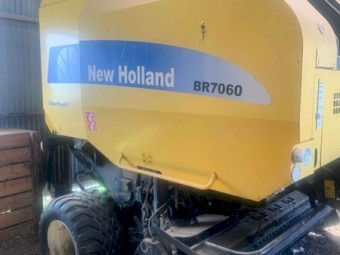 Under Auction - (A159)  New Holland BR7060 Round Baler 