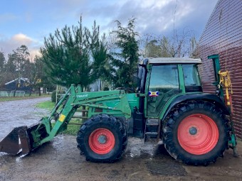 Fendt Vario 411 Tractor with Fendt FEL and 4 in 1 Bucket