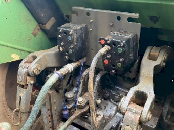 Fendt Vario 411 Tractor with Fendt FEL and 4 in 1 Bucket